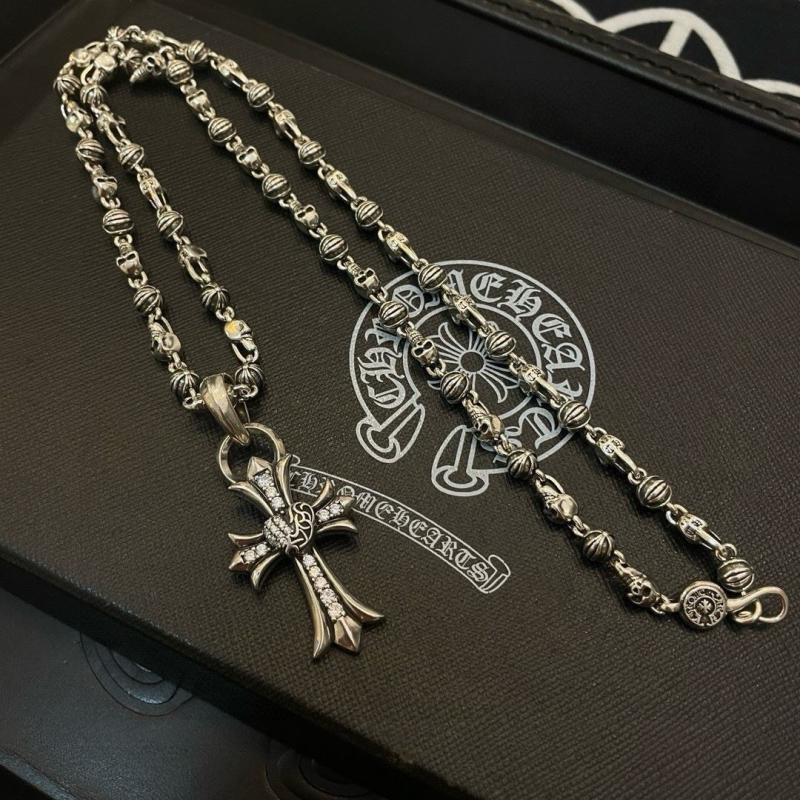 Ch*0me He**ts necklaces